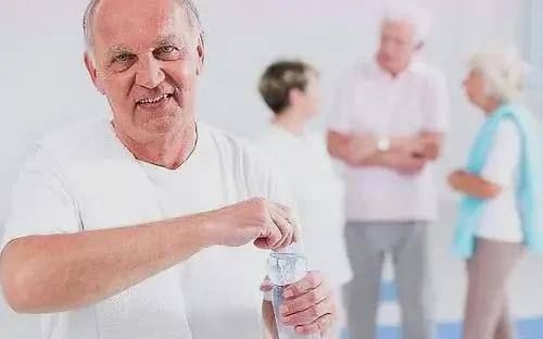 四种食材泡水喝，缓解脑供血不足