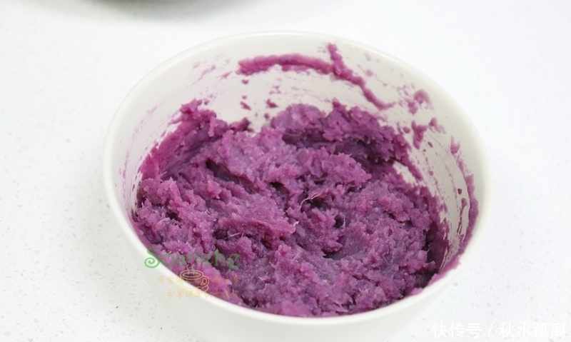 糯米粉|月饼新做法,比冰皮月饼简单,比广式月饼少糖,软糯香甜很好吃!