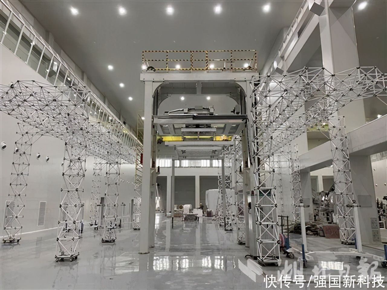 中国首条卫星智能生产线试运行，至少年产240颗，还能一举两得