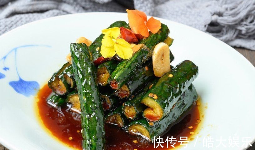 腌黄瓜，不要直接加盐腌，多做1步，黄瓜爽脆又入味，当天就能吃