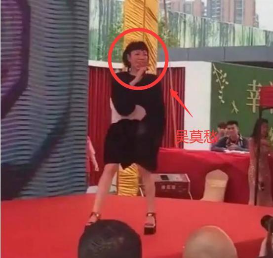 張楚格|吳莫愁:憑《好聲音》爆紅,如今“失業(yè)”,她是資本的犧牲品嘛?