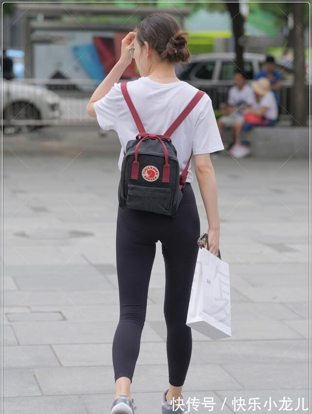 韩范儿 穿上打底裤优雅大气,展现女神的时尚个性,减龄时髦有气质