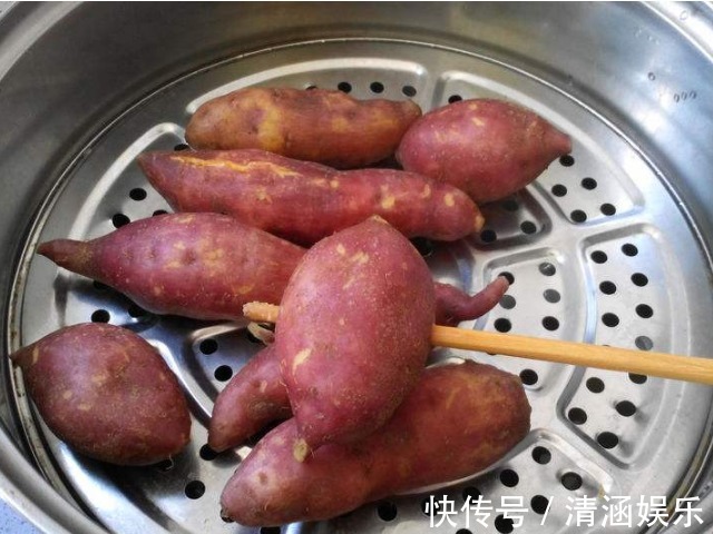 维生素c|秋天到，南瓜俏，吃南瓜1小时内莫吃5物，只会引起肠胃不适