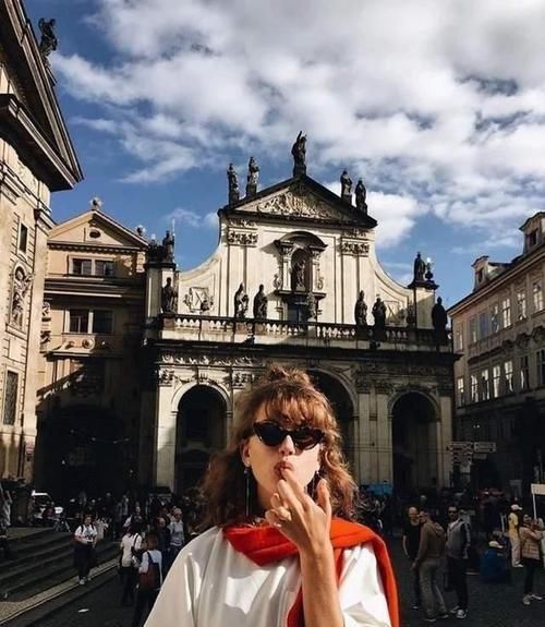 波纹|放弃你的“黑长直”吧,今年流行这3款“发型”,显嫩又能显脸小