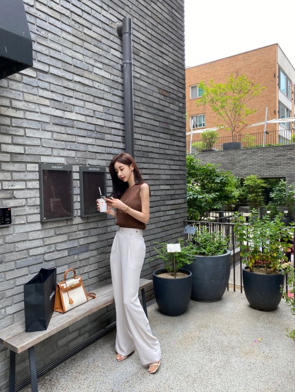 牛仔套装|孙允珠御姐型穿搭成熟撩人，针织套装和牛仔套装，哪款更性感?