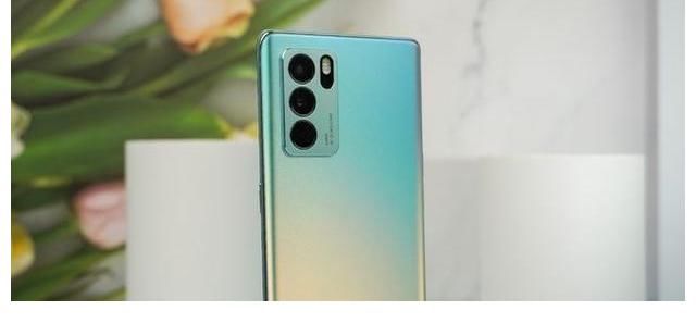 新机|OPPO Reno7 Pro浮出水面，16G+512G下放至4599，性价比不一般