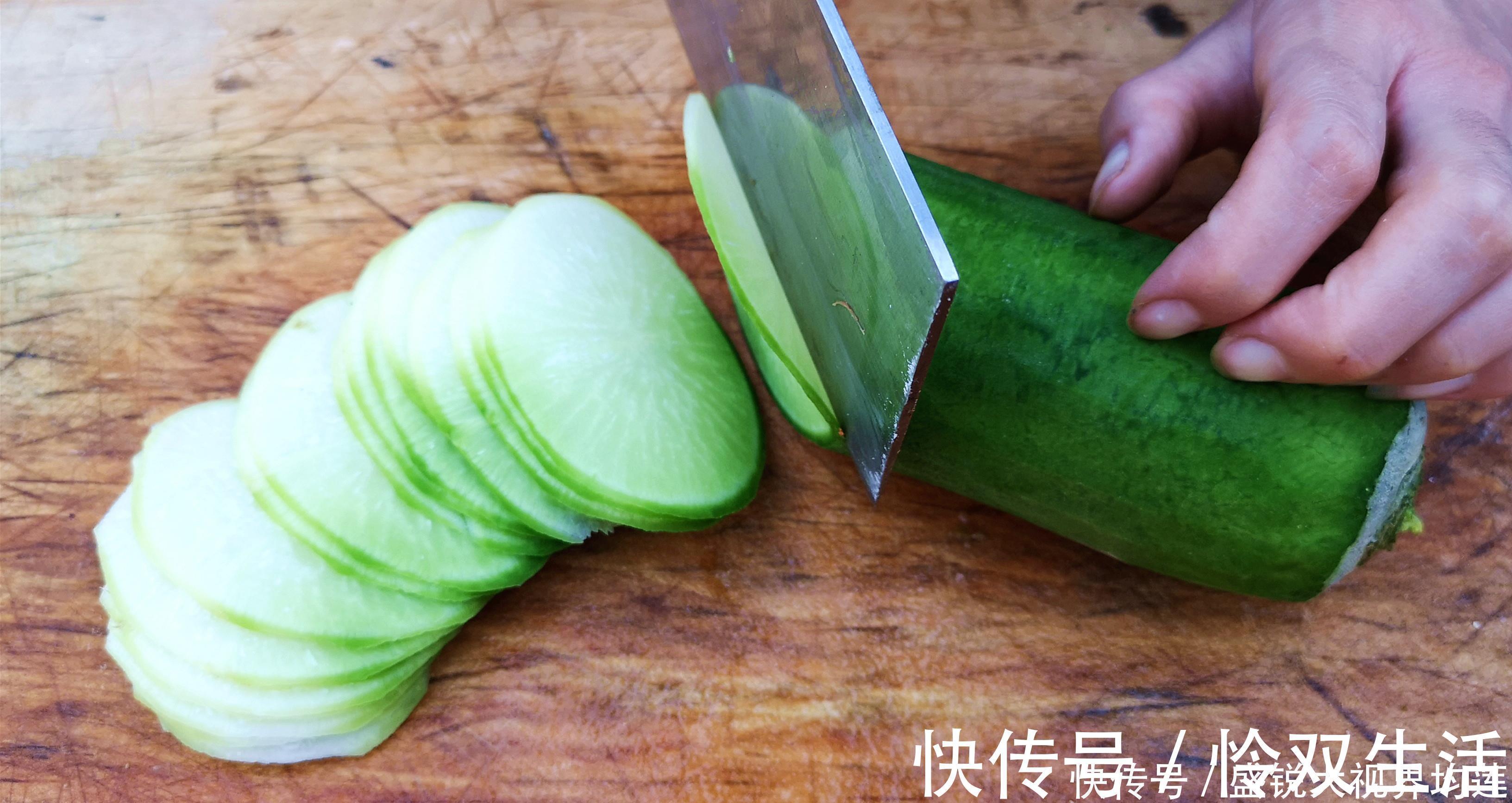 萝卜别炖着吃了，加两个鸡蛋，不炒不腌不油炸，比吃大鱼大肉还香