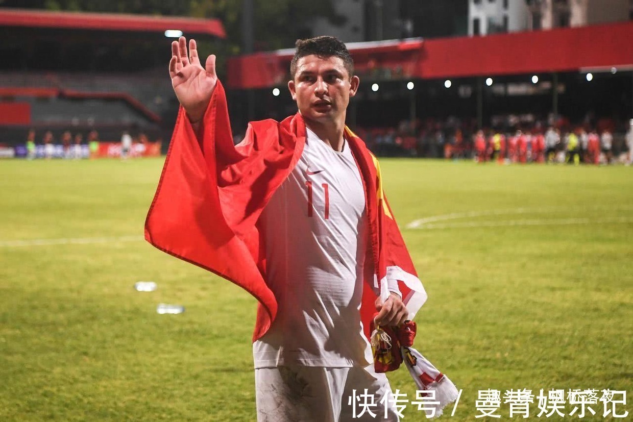 国足|国足胡尔克诞生!32岁锋霸主动求变激活武磊,早该这么踢了!