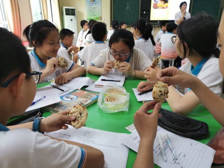 烤鸭|啃着鸭掌、吃着烤饼写作文 “衢州吴彦祖”的语文课太诱人