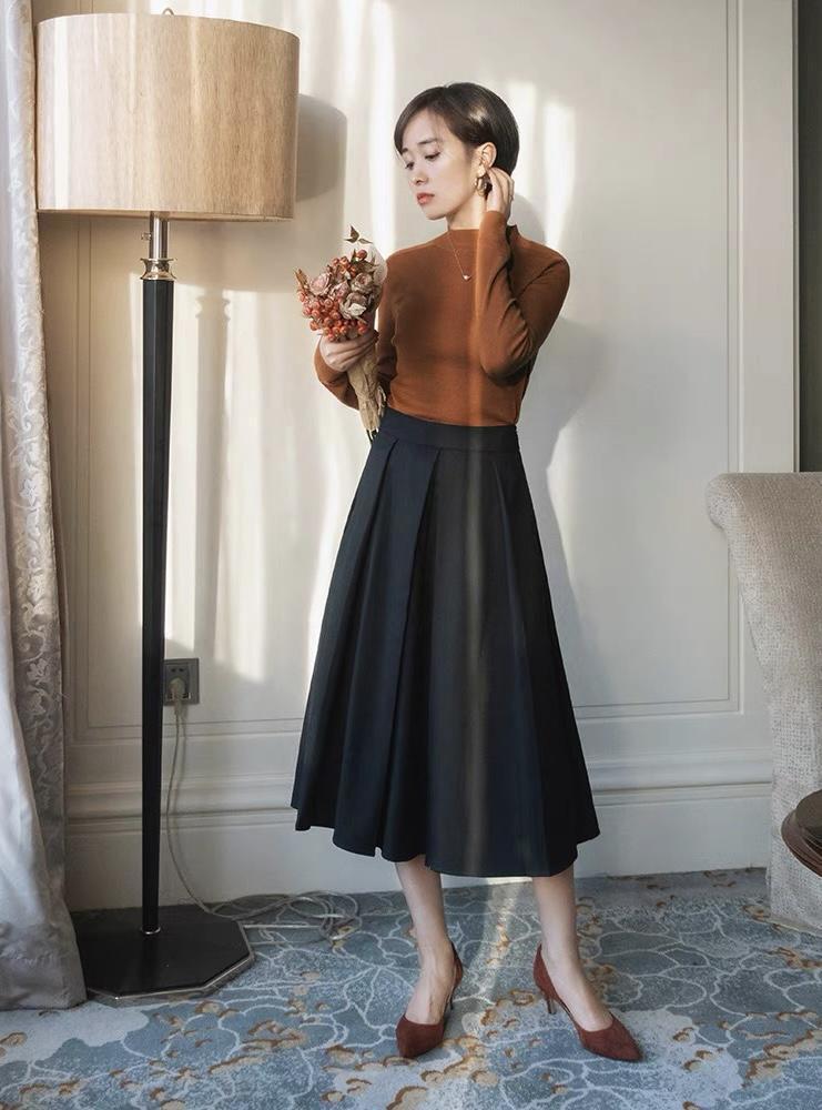 秋冬|别再一味地追求减龄了,针织衫搭配伞裙保温又好看,洋气又显瘦!