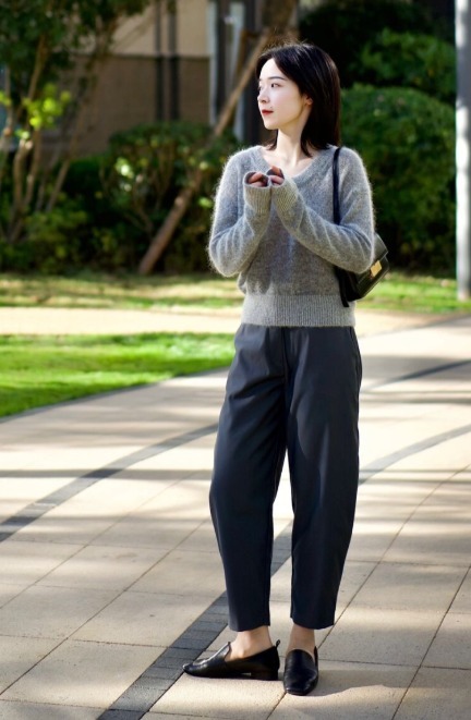 搭配 有种“接地气”的穿搭叫针织衫+长裤,时髦显气质,小个子也可以学