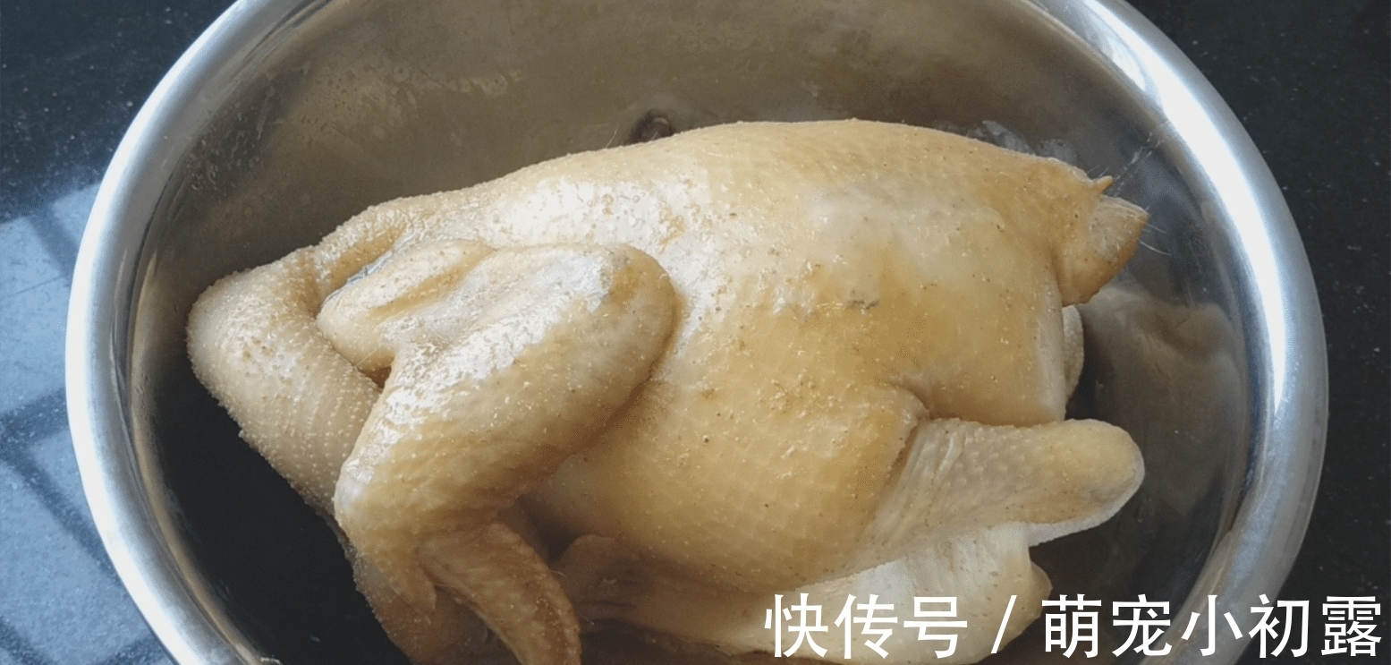 盐焗鸡家常做法,不用炒盐,一样皮香肉滑又入味,一只4斤不够吃