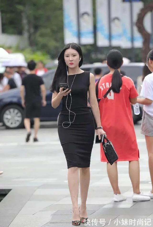 优雅|这位穿着黑色过膝裙的小姐姐,整个人的气质看上去优雅又冷艳