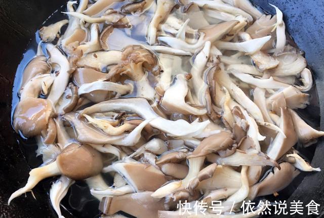 平菇这么做，拿小鱼干我都是不换的！隔壁小孩都“馋哭”了