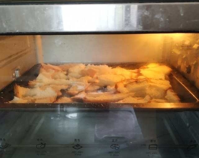 教你自己做面包糠，2元钱的成本可以做一碗，太便宜，太简单了