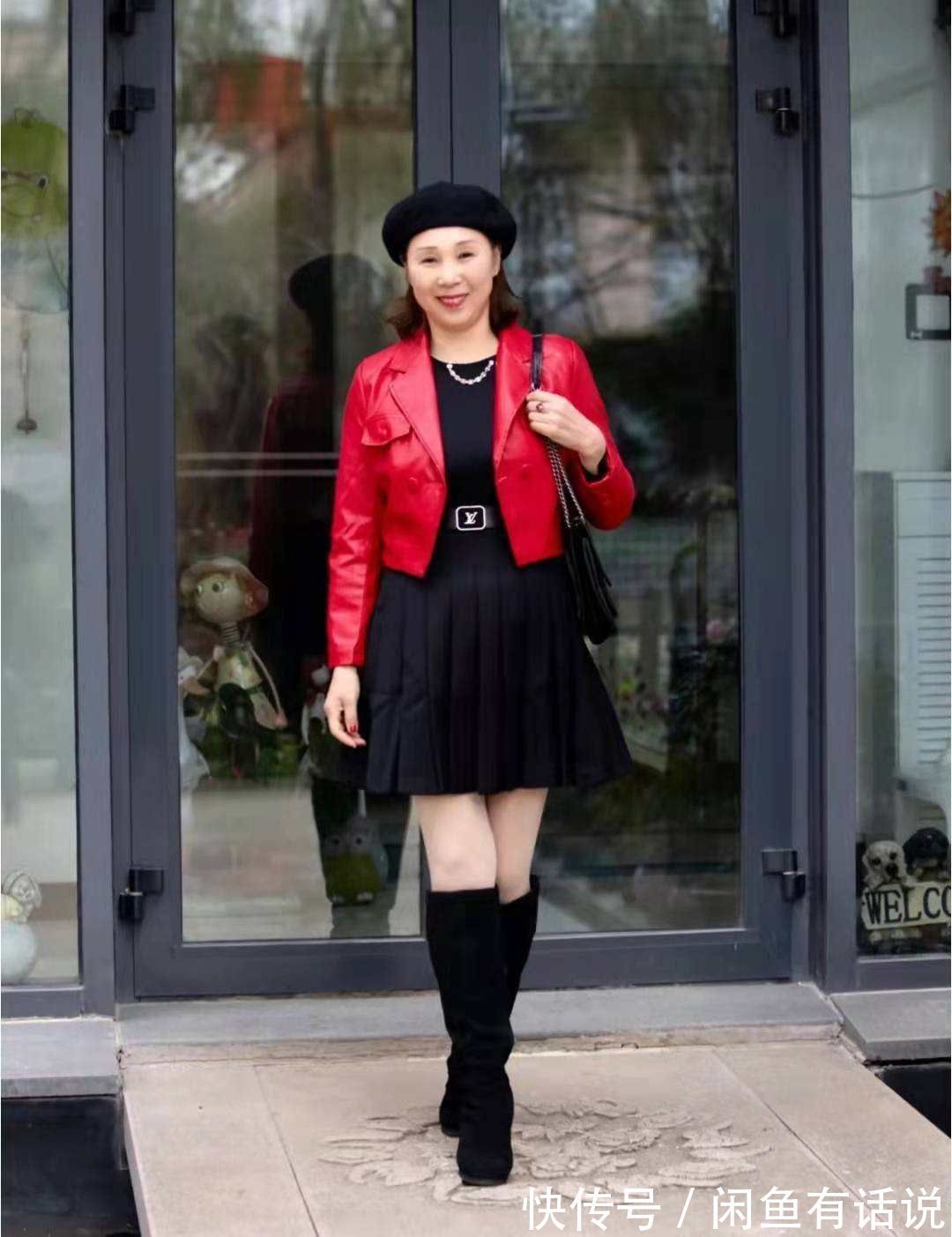 短裙 会穿的女人不会老!学65岁博主用“红色”穿出冬日时髦,高级减龄