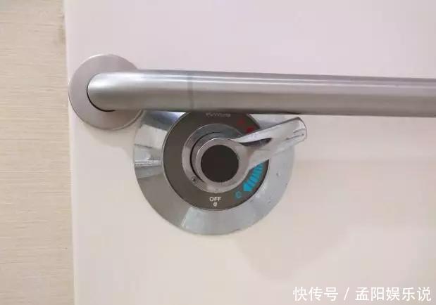 出国度假的我,居然在酒店的窗帘上发现了一些诡异的花纹