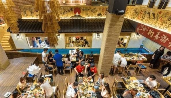 30吨海水装满餐厅,想吃鱼自己捞,用餐环境优美,你猜人均多少钱