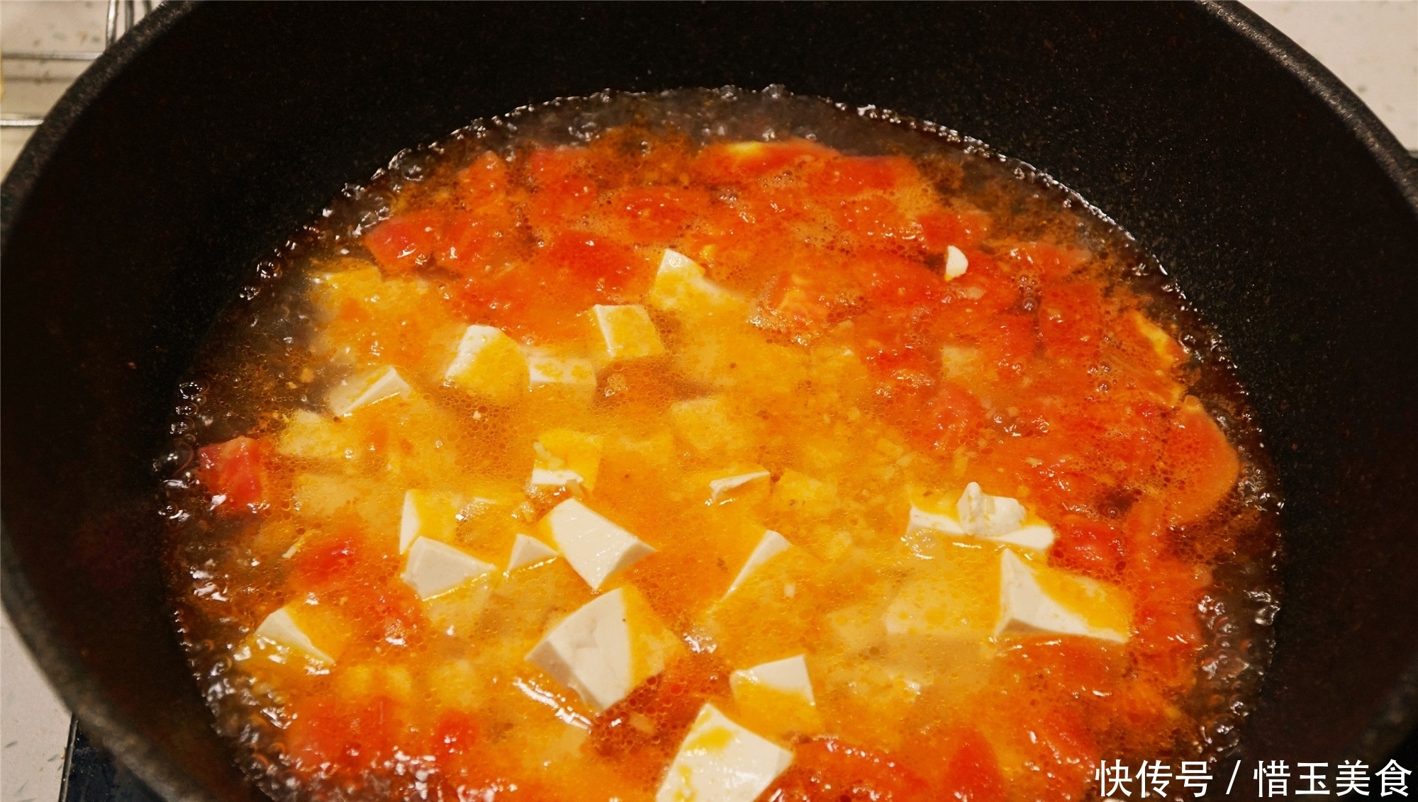 酸辣|豆腐做的酸辣汤,冬天多煮给家人喝,酸辣鲜香,1碗喝完直冒汗