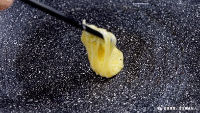 不加面粉的“盘丝饼”,娃吃的比谁都香!鲜嫩香甜又补钙