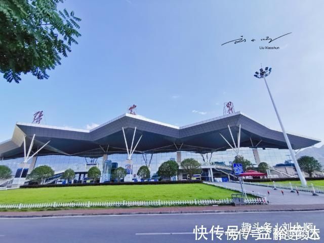 通航|中国“风景最美”的国际机场，就建在国家森林公园，游客流连忘返