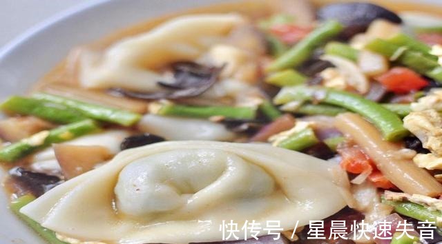 素馅大馄饨，馅大皮薄、营养丰富，满满一口极大地满足！