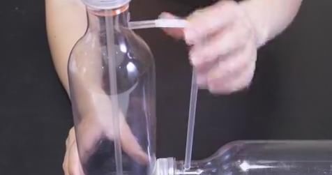 圆孔|塑料瓶变废为宝小妙招，做成一个“无限循环小水车”，有趣又好玩