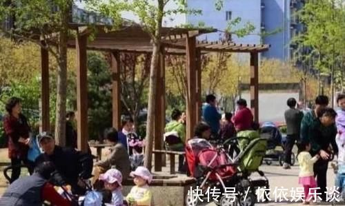 刘大姐|44岁妈妈遛娃碰到44岁奶奶，虽年龄相当，差距却一目了然