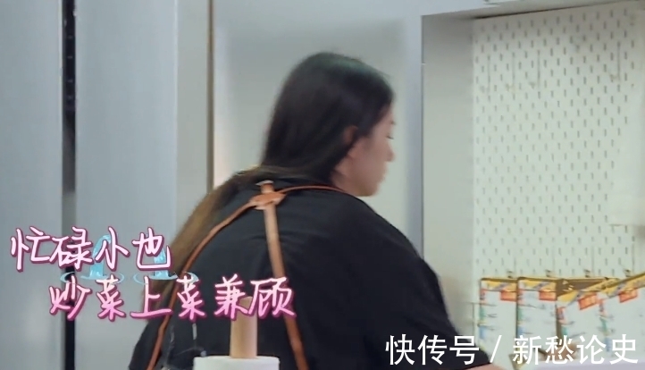 周也|《中餐厅5》营业，周也接客却不扎头发，手忙脚乱的背后满是无奈
