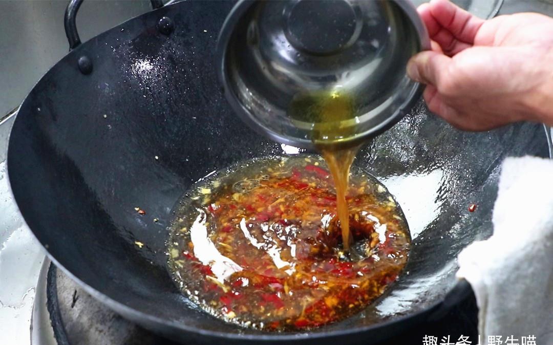 豆腐里打2个鸡蛋,竟然这么好吃!天天吃都不腻,上桌汤汁都不剩