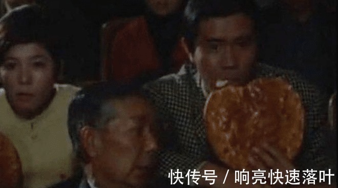 军械库|泽塔奥特曼朝仓陆和夏川遥辉大口吃泡面,奥特曼人间体都贪吃