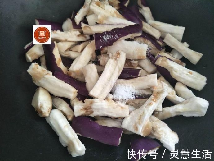 茄子最好吃的做法，这样炒省油不油腻，秒杀红烧茄子，做法还简单