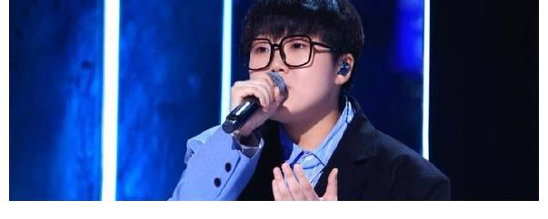 好聲音之后，王靖雯再次參加音樂綜藝，與兩位導(dǎo)師助教同臺(tái)競(jìng)技