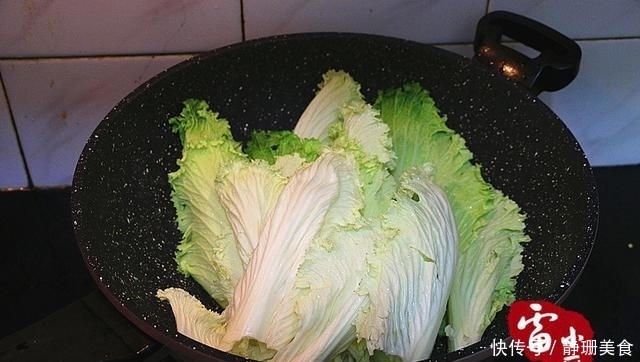 炒白菜时多加一味料,上桌都抢着吃,人间美味呀