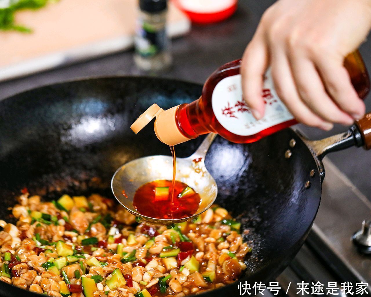 家庭版宫保鸡丁做法,一招教你搞定宫保汁,超级简单又无敌下饭