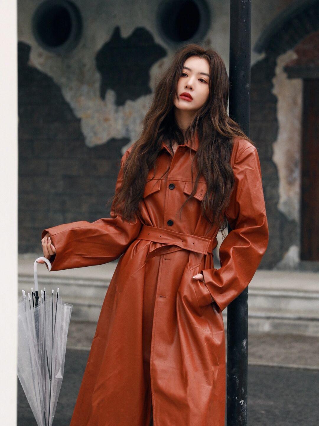 大衣|你离时髦精只差一件“皮大衣”,打扮潇洒舒适不扮嫩,适合普通人