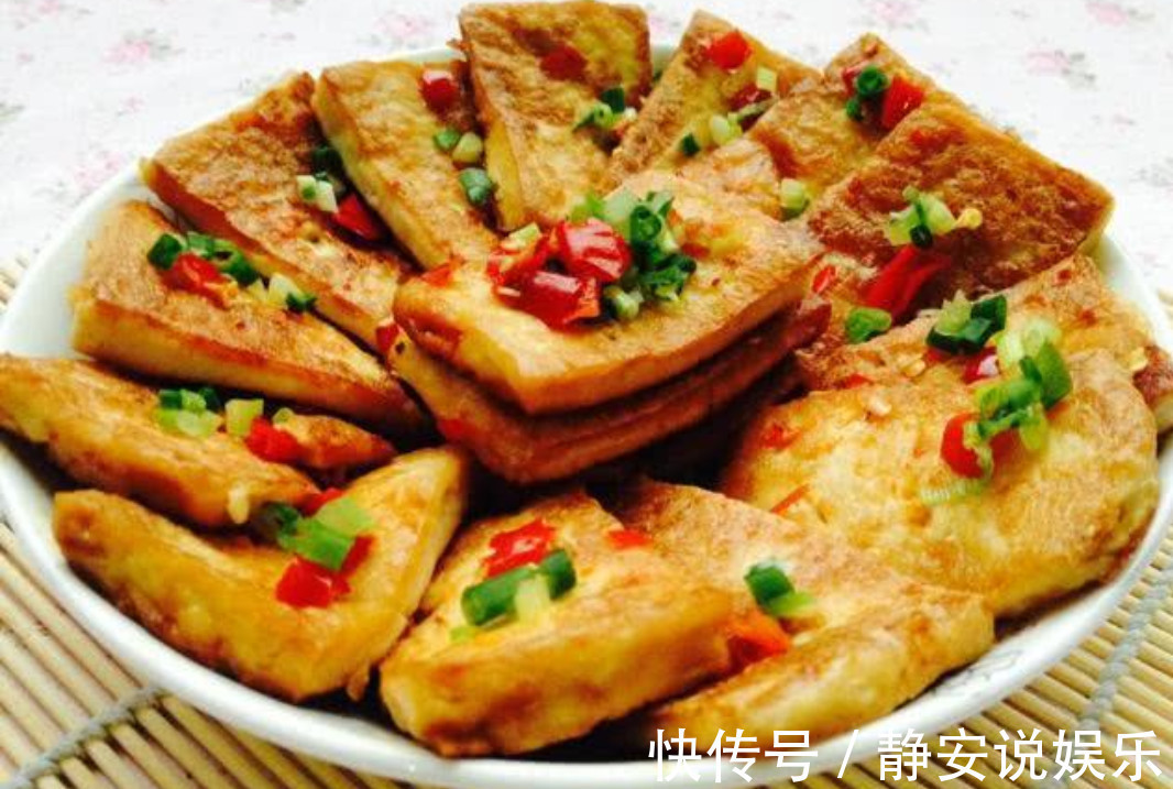煎豆腐时不要直接下锅,学会这一招,豆腐金黄酥脆还不粘锅!