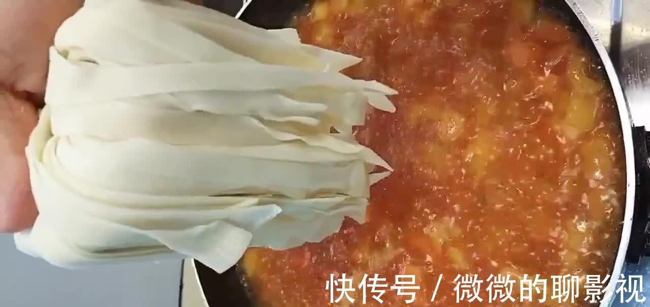深夜食堂不知道吃什么？试试西红柿鸡蛋浓汤捞面，汤浓酸甜味美！