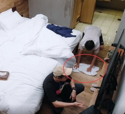 鹿晗朝邓超房间泼水，邓超拿浴巾擦地引热议，以为导演会剪掉