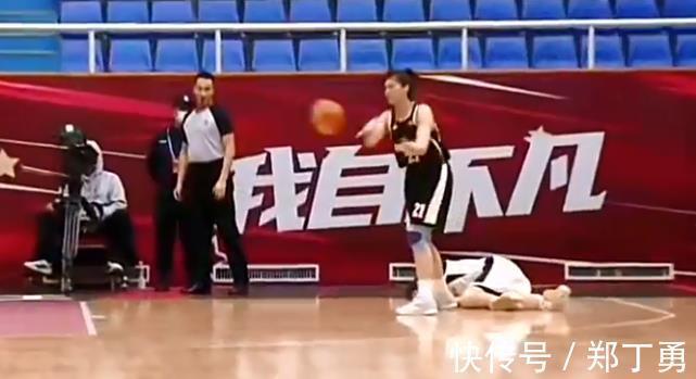 篮协会|重罚女篮21号!慢镜头下恶意动作痛失底线,姚明这次“洗不清”了