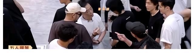 《披荊斬棘》：黃貫中沒加入大灣區(qū)，朱茵沒來現(xiàn)場，竟然是因?yàn)樗?
onload=