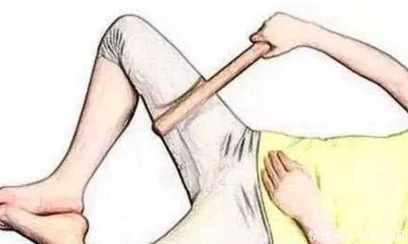 女人|女人睡前经常“两腿一分”,3个变化或许会悄悄来临,不妨一试