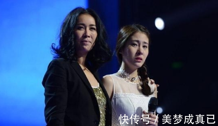 特权|《好声音》小导师特权曝光，黄霄云收获一名学员，目前已两位八转