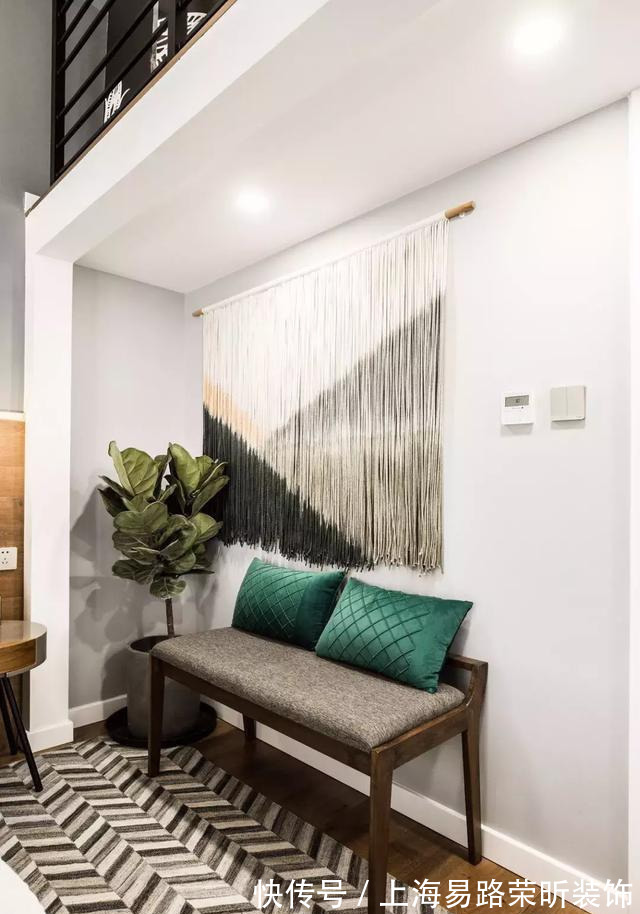 空间|冷感装修为什么这么火?有人说,这与当下盛行的颓废美有关