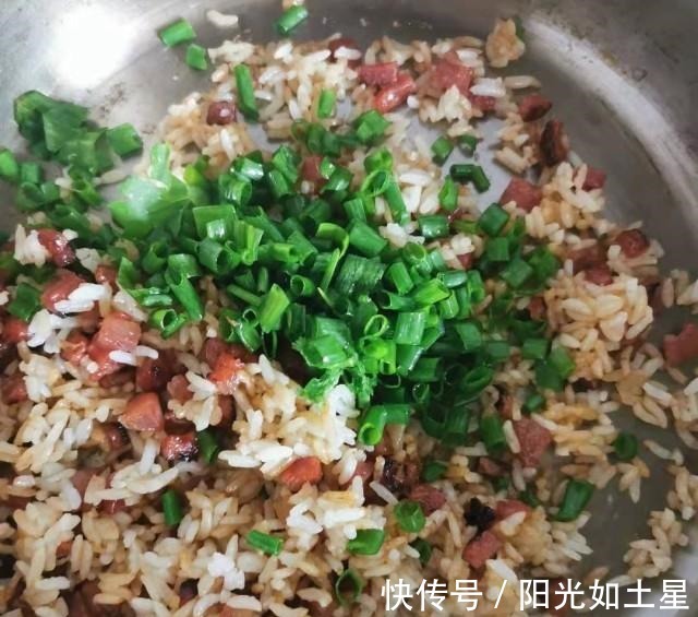 腊肠炒饭|腊肠炒饭,简单营养又好吃!