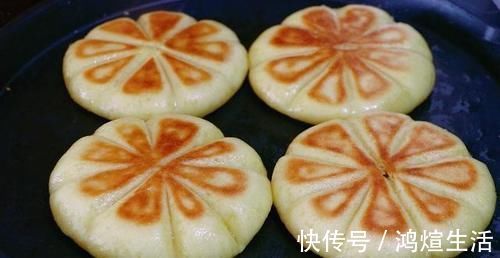 玉米面|玉米面倒进滚烫的牛奶里,一周吃7次孩子还嫌少,又软又香真解馋
