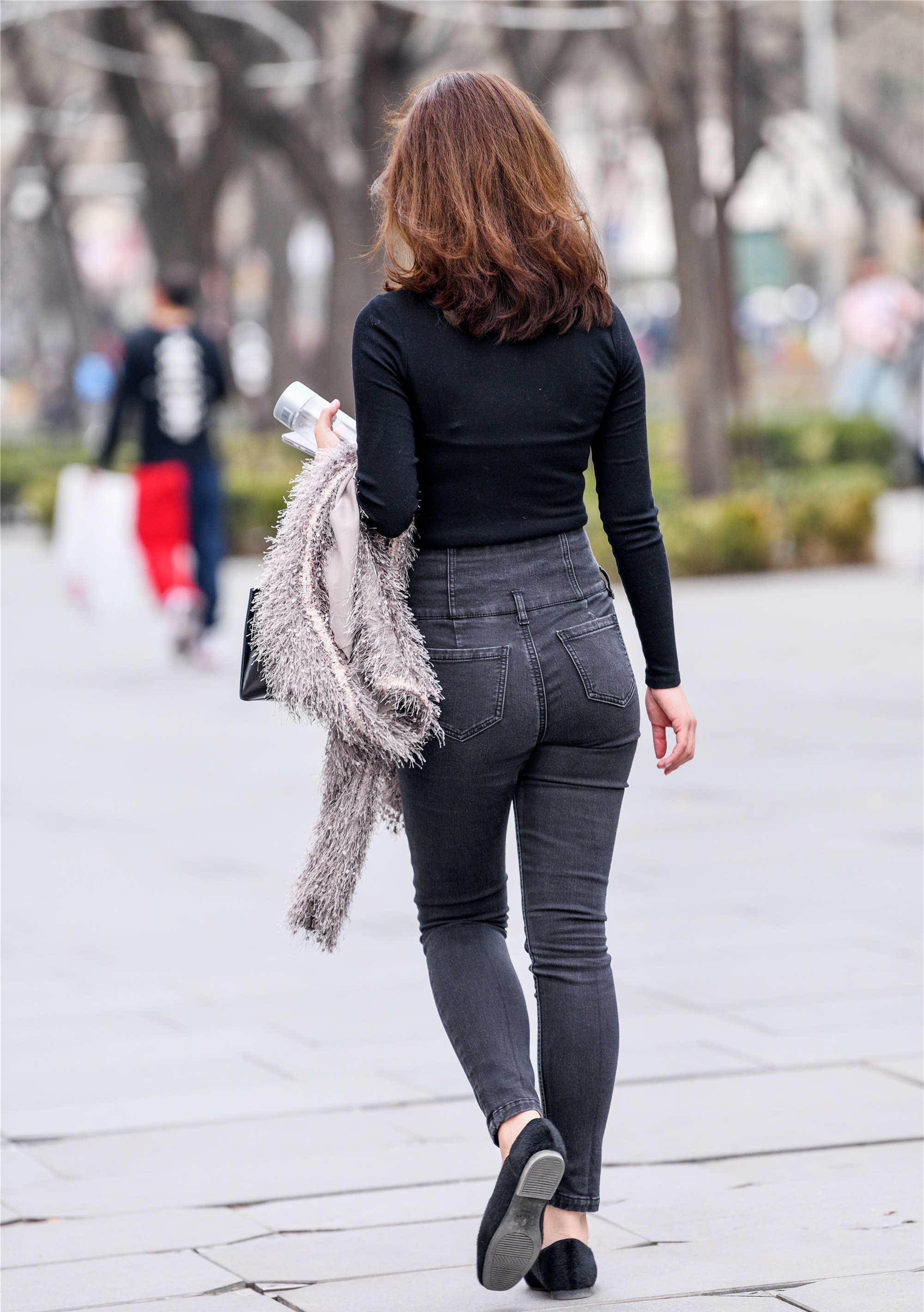 v领|跟着小编这样穿，全黑穿搭也能拥有优雅温柔的氛围