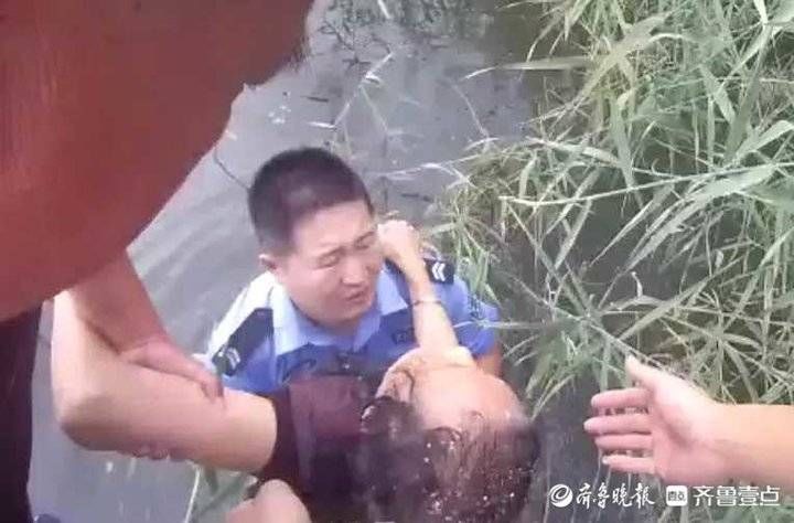 张国桐|老人落水，这位民警条件反射般跳进河里救人
