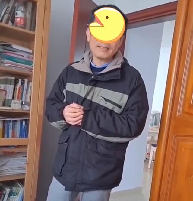 富养女儿|嫌1万生活费不够花,网上骂爸爸的23岁女生回应:已经与爸爸和解