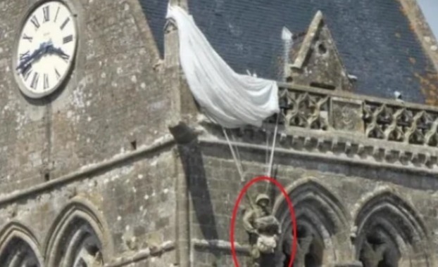 二战|二战最会“装死”的士兵,挂教堂上逃过死亡,结果挂了75年没下来